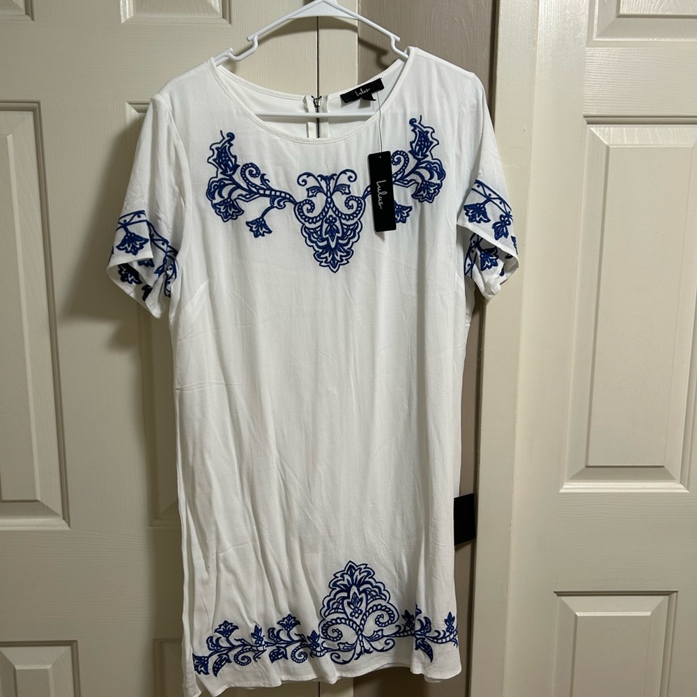Lulu’s Tale to Tell Blue and Ivory Embroidered Shift Dress. New with Tags - Picture 3 of 4